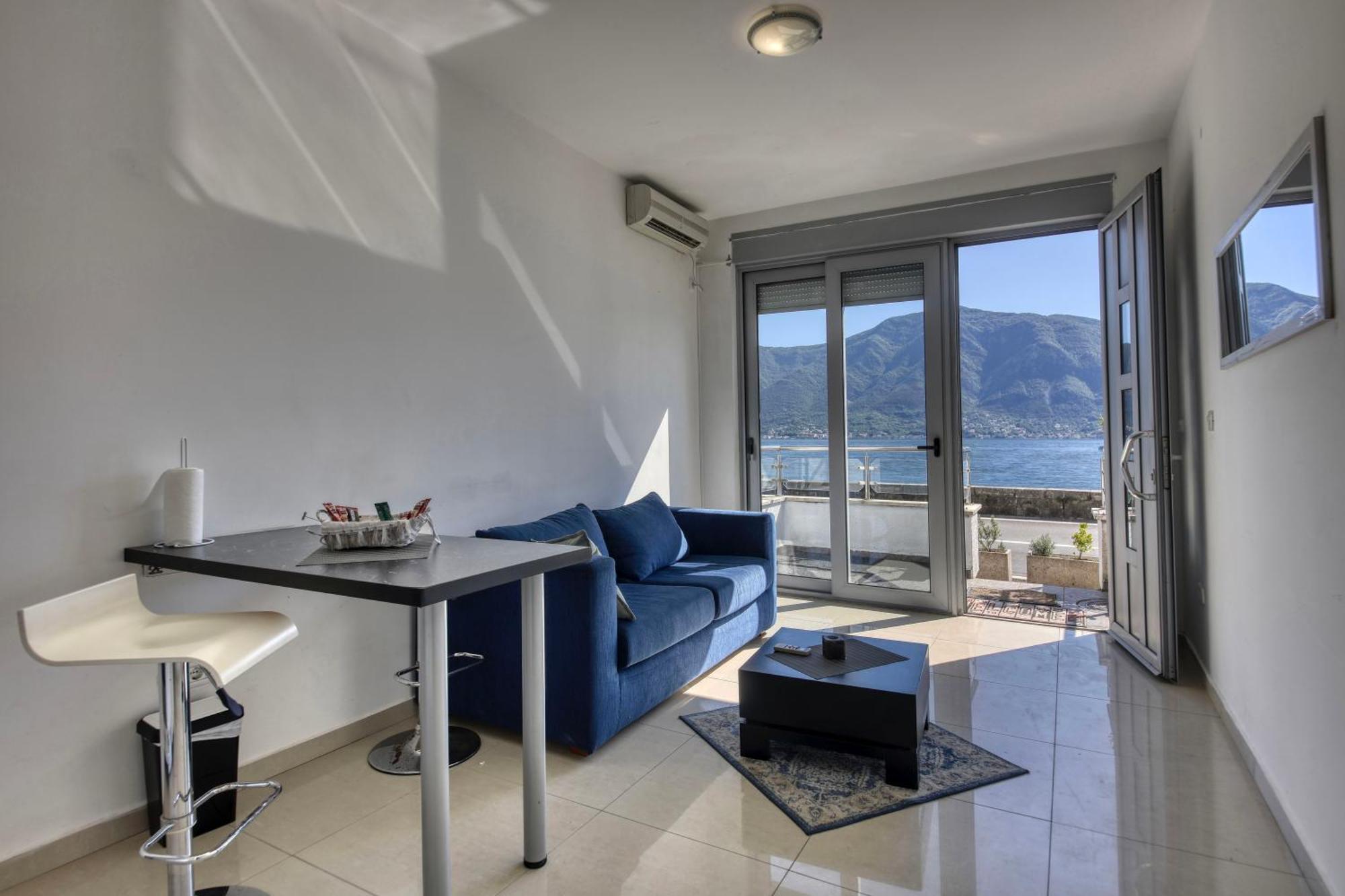 Waterfront Apartments Cattaro Esterno foto