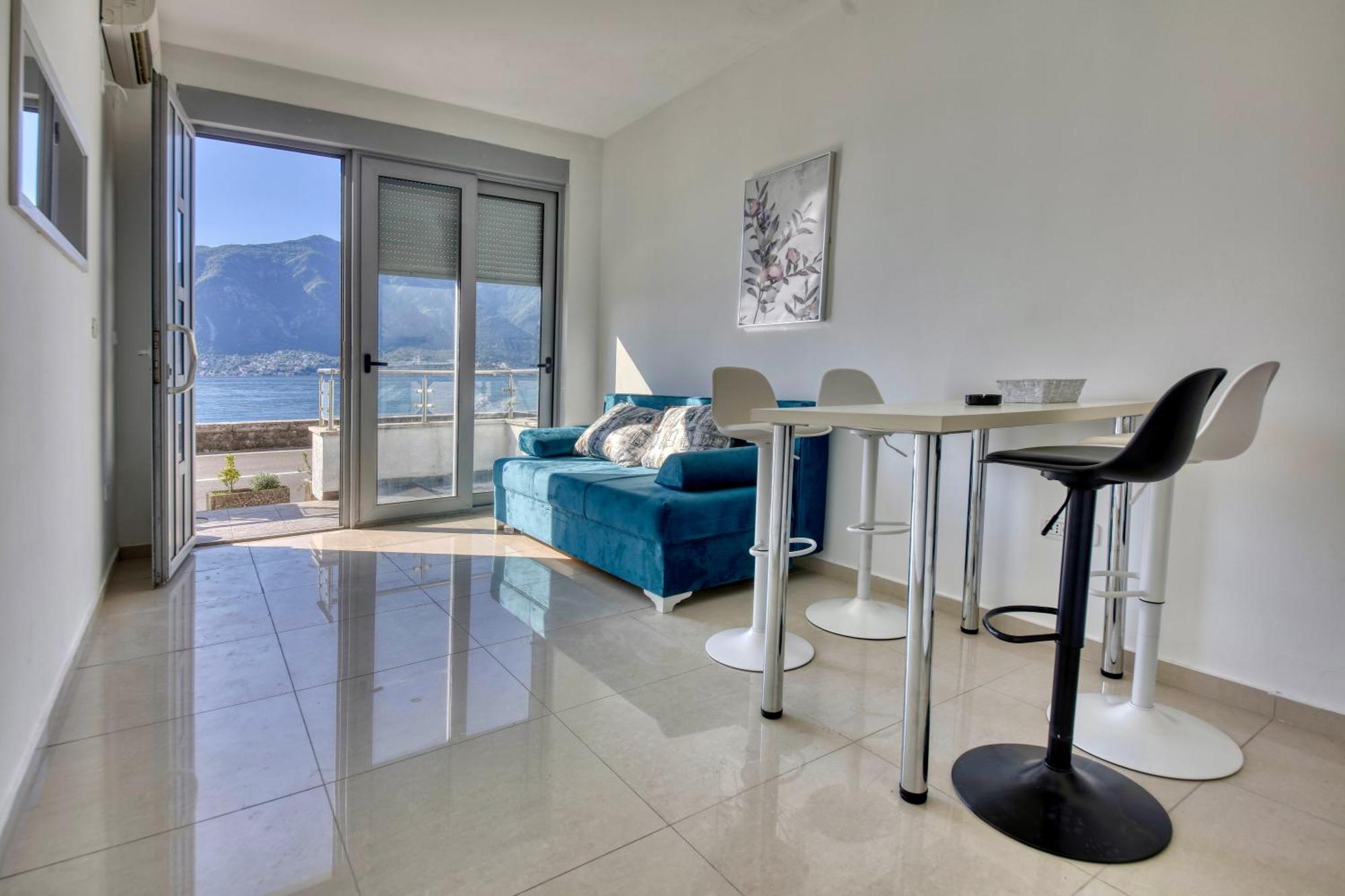 Waterfront Apartments Cattaro Esterno foto