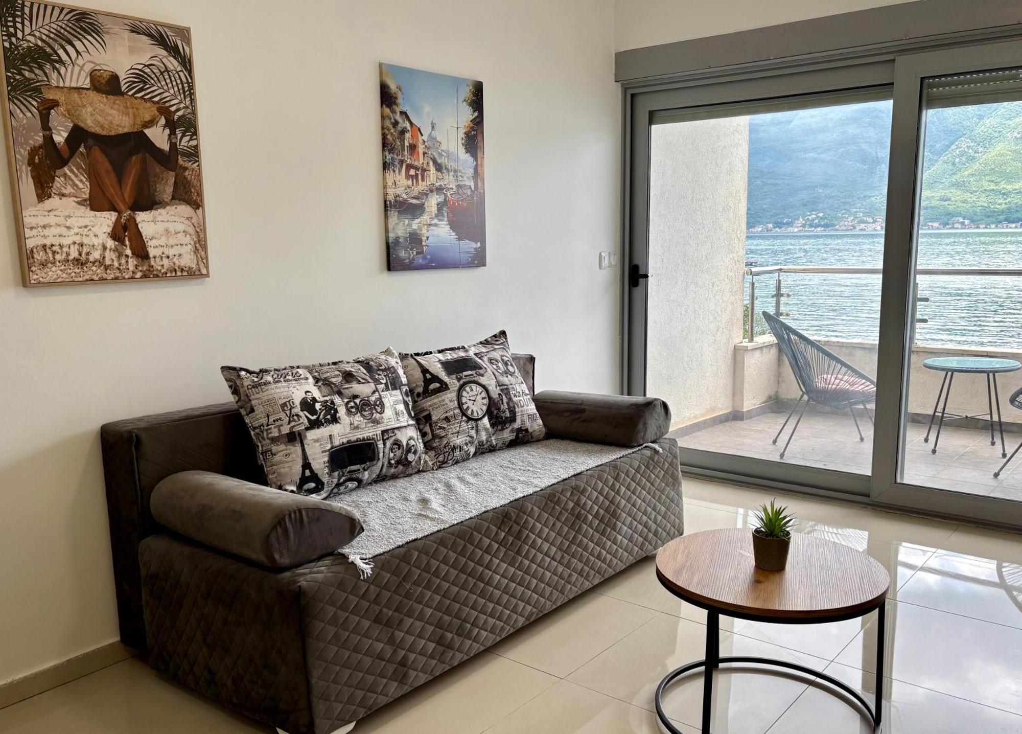 Waterfront Apartments Cattaro Esterno foto
